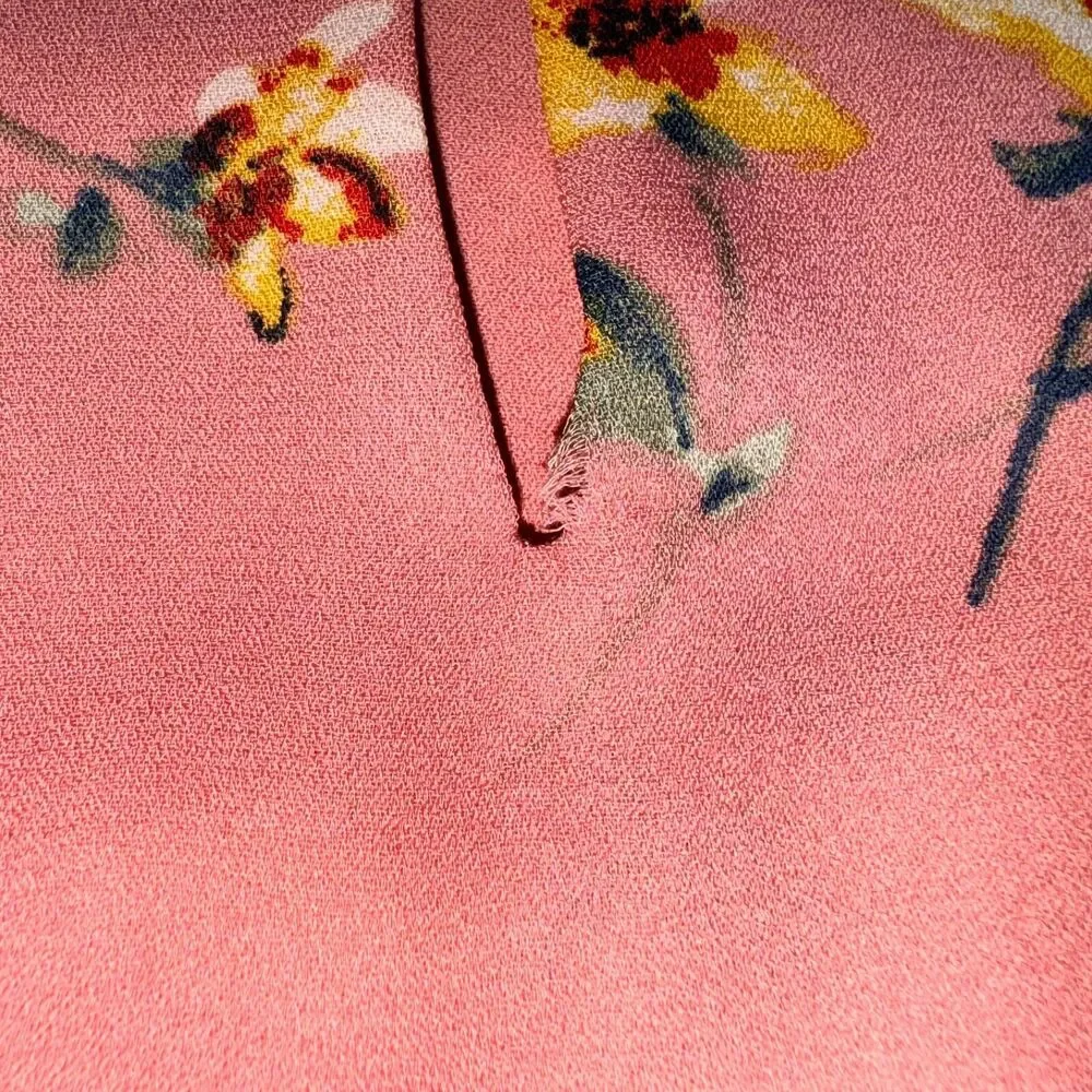 Lily White Ladies Sz M Dusty Pink Floral VNeck Cap Ruffle Sleeves - Picture 5 of 7